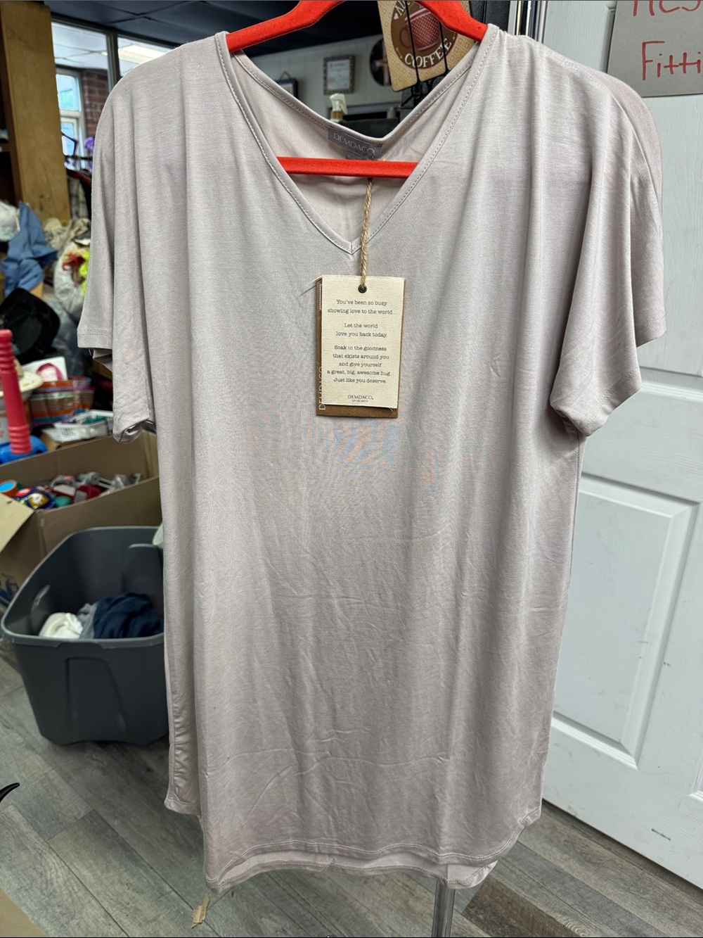 Demdaco Women's V-Neck Short Sleeve Tee - Light Taupe